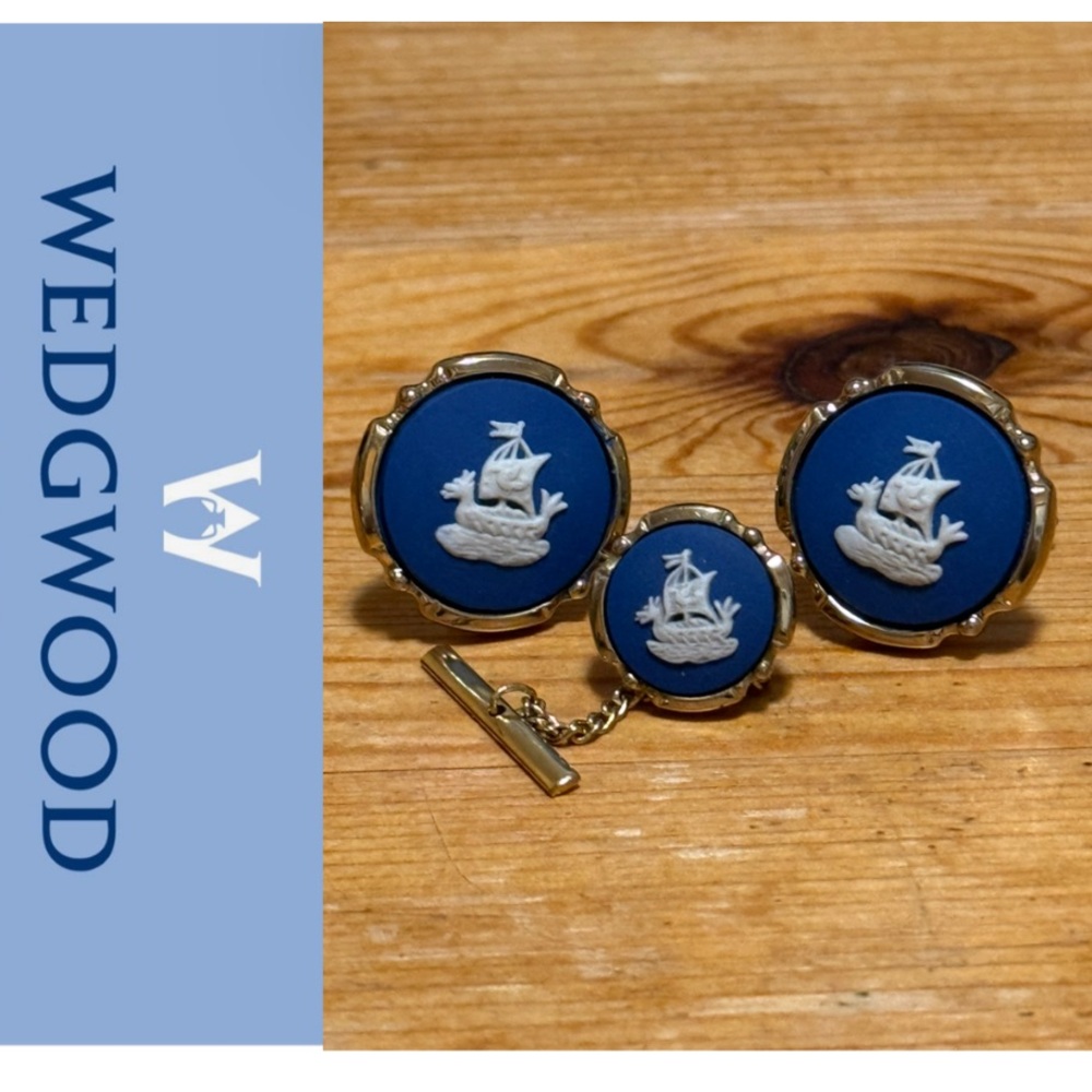 Wedgwood cufflinks and tie pin set